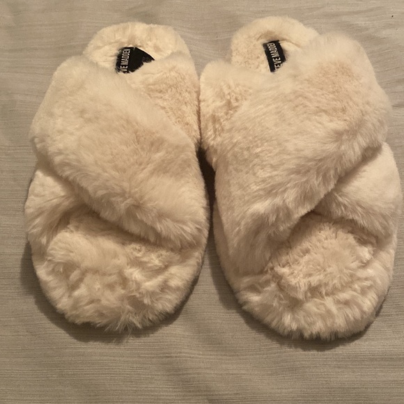 Steve Madden Women’s Faux Fur Slides, Very Comfortable Size Small (6) Never Worn - Picture 1 of 4